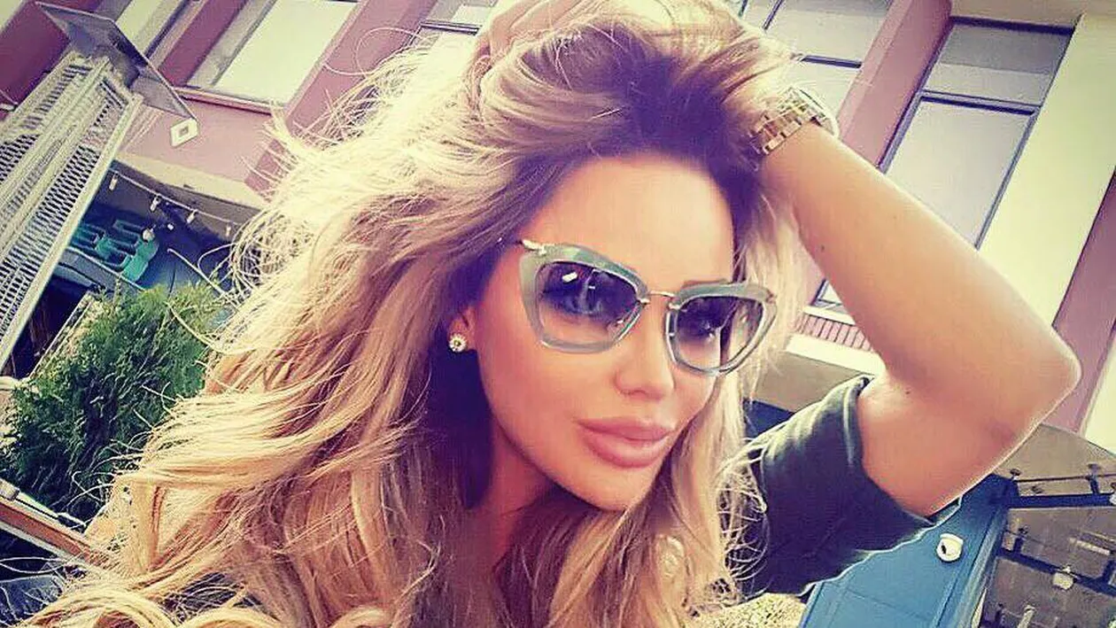 E din ce în ce mai evidentă! BIANCA DRĂGUŞANU le-a arătat azi fanilor burtica de gravidă. „Se vede burtica“