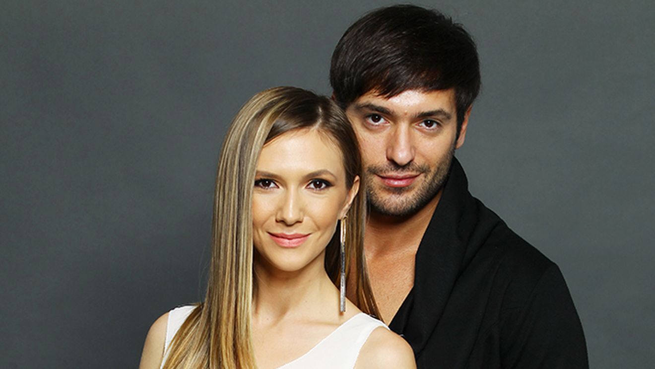 ADELA POPESCU şi RADU VÂLCAN, imagine incendiară! S-au inspirat din celebrul FIFTY SHADES OF GREY!