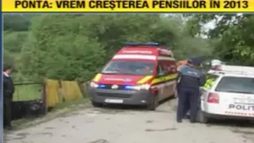 O bătrână de 82 de ani, accidentată grav de un poliţist beat! Agentul conducea maşina de serviciu