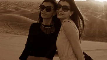 Surorile Monica si Ramona Gabor au pozat sexy in desert. Vezi detaliul BOLNAVICIOS care a stricat tot. Asta e boala de la cap!