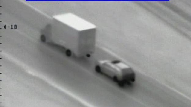 Cascadoriile uluitoare la care au apelat niște hoți români pentru a goli un TIR în trafic, cu 100 km/h VIDEO