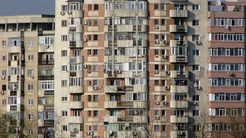 Un bărbat din Ploieşti şi-a cumpărat 3 apartamente cu 135.000 de euro, dar n-a ajuns să locuiască în niciunul. Ce a descoperit, când a mers să-şi vadă casele