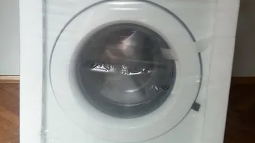 A primit cadou o masina de spalat, dar un detaliu a scapat neobservat! Amanuntul jenant dntr-o poza postata pe net de o artista