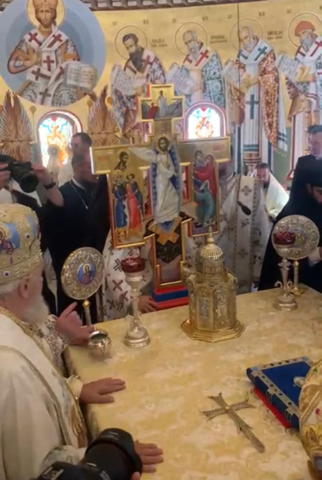 Gigi Becali a adus în România moaște de la muntele Athos!