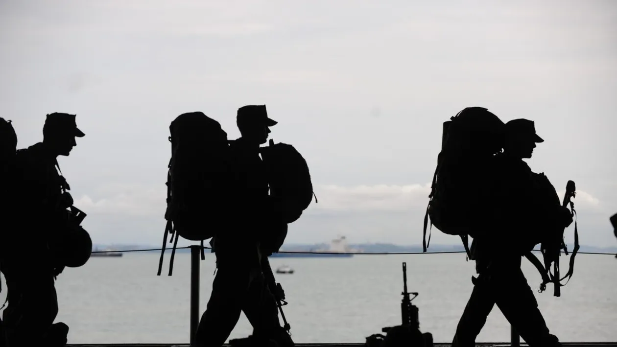 S-a dat legea! Intră în vigoare de luni, 14 martie. Armata redevine obligatorie, în situaţii de criză. Ce înseamnă asta