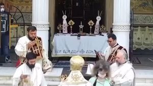 Imagini uluitoare la Catedrala din Constanța! Ce putut sa-i facă o femeie preotului întrece orice imaginație: ”Săraca, e tulbure la minte!”