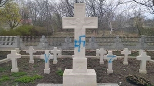 Act “iresponsabil, barbar şi criminal” care pune în pericol pacea. Ce s-a întâmplat cu crucile soldaților români dintr-un cimitir din Moldova