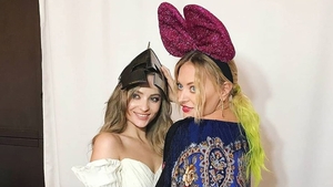 Delia, surprinsă cu sora ei, Oana Matache, după ce a făcut-o drogată. Ipostazele în care apar împreună sunt incredibile