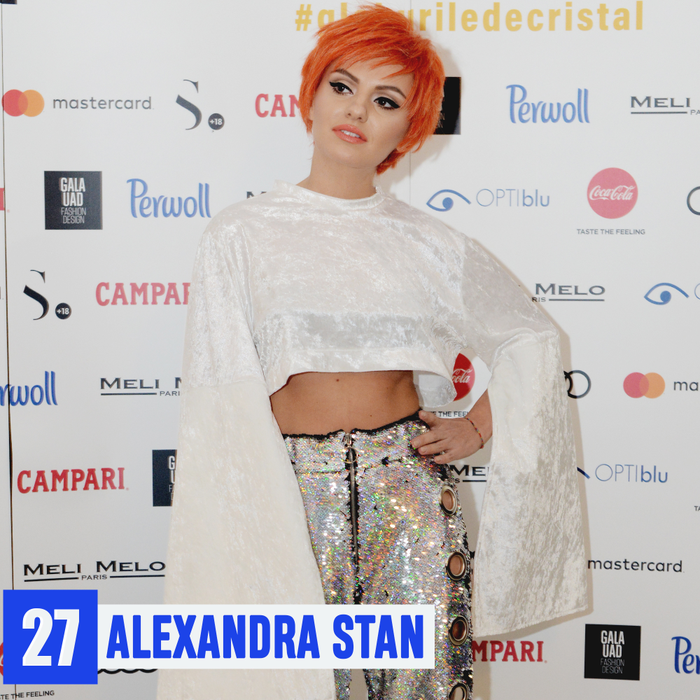 Top 30 cei mai discreți “pepenași” din showbiz. Ce poziții ocupă Lidia Buble, Corina Caragea sau Alexandra Stan?!