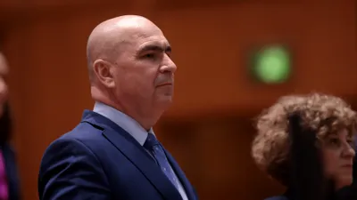 Fără punte: premierul Bolojan elimină o zi liberă