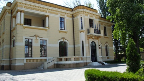 Ce s-a ales din casa din Primăverii a lui Nicolae Ceauşescu! Cine locuieşte acum în vila cu robinelete poleite cu aur
