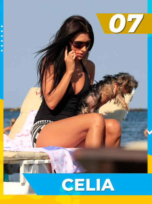 Top 25 dive cu prietenii necuvântători la plajă! Care e cea mai sexoasă dintre Bianca Drăgușanu, Crina Abrudan sau Lora?