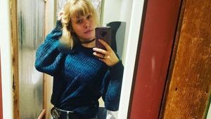 O menajeră, prinsă de camerele video furând un obiect intim de la proprietară: „L-am văzut sub pernă”