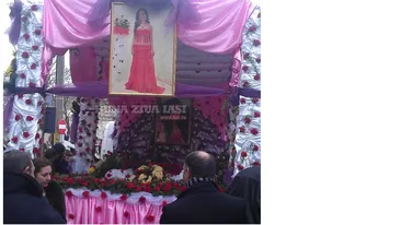 Tanara care a murit dupa o operatie de marire a sanilor, ingropata langa Ion Creanga!