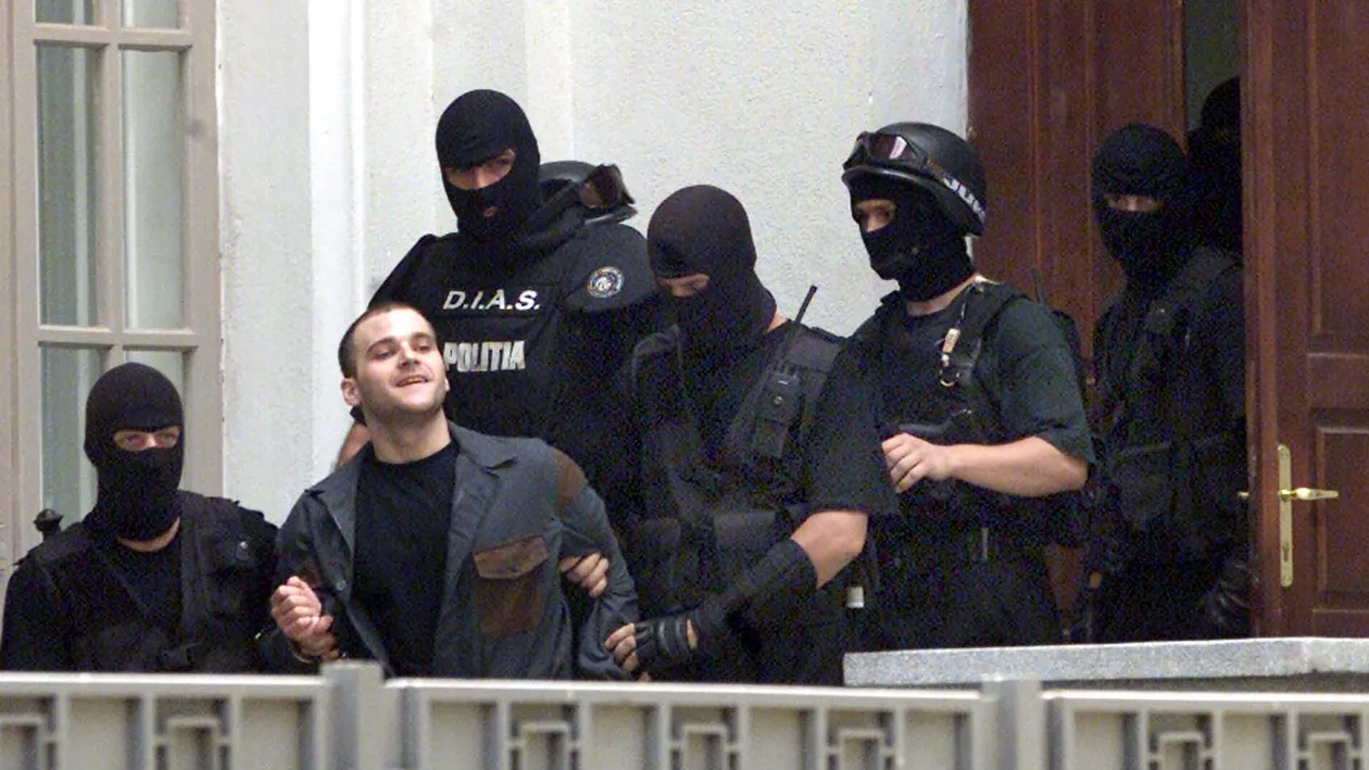 Legatura incredibila dintre cel mai sangeros criminal grec si o romanca! O fosta menajera vrea sa-l ajute sa devina calugar!