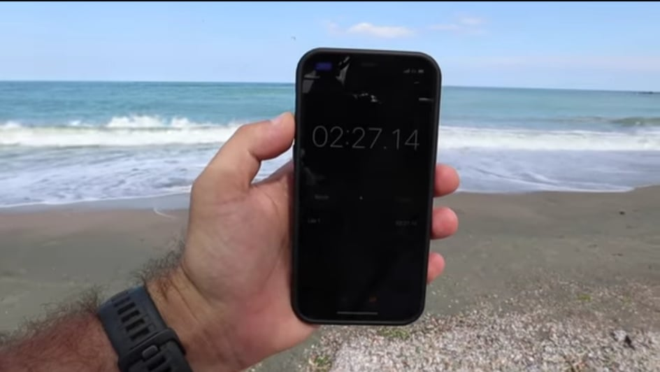 Câte minute faci pe plajă, de la șezlong până la mare, în stațiunea Mamaia. Un cuplu a cronometrat „experiența”