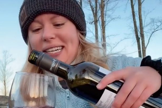 O blondă sexy, gafă colosală pe Instagram, unde a apărut complet goală: “Soacra și alți prieteni mi-au văzut «comoara»”. Cum s-a produs greșeala | VIDEO
