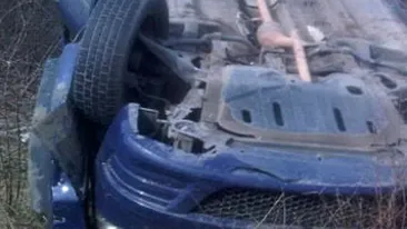 Un politist de frontiera s-a urcat baut la volan si s-a rasturnat cu masina pe camp