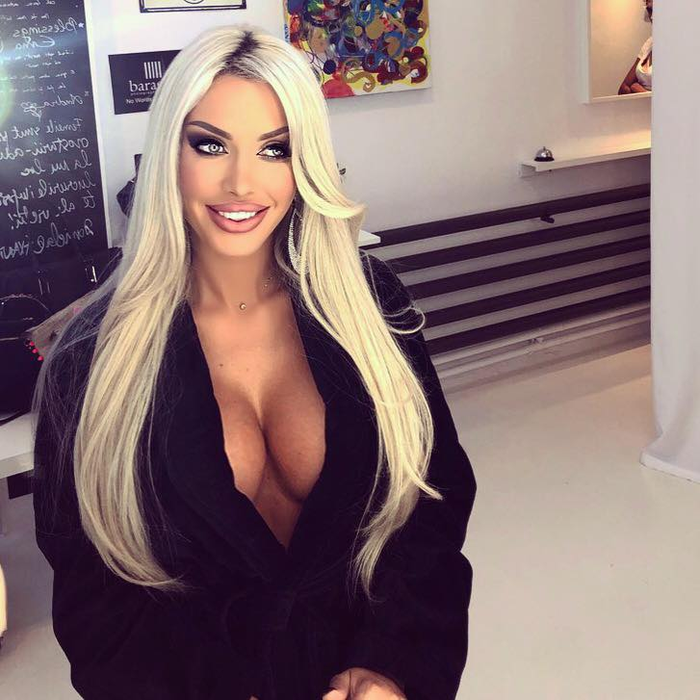 S-a văzut tot! Loredana Chivu, fără lenjerie intimă la o petrecere, azi-noapte