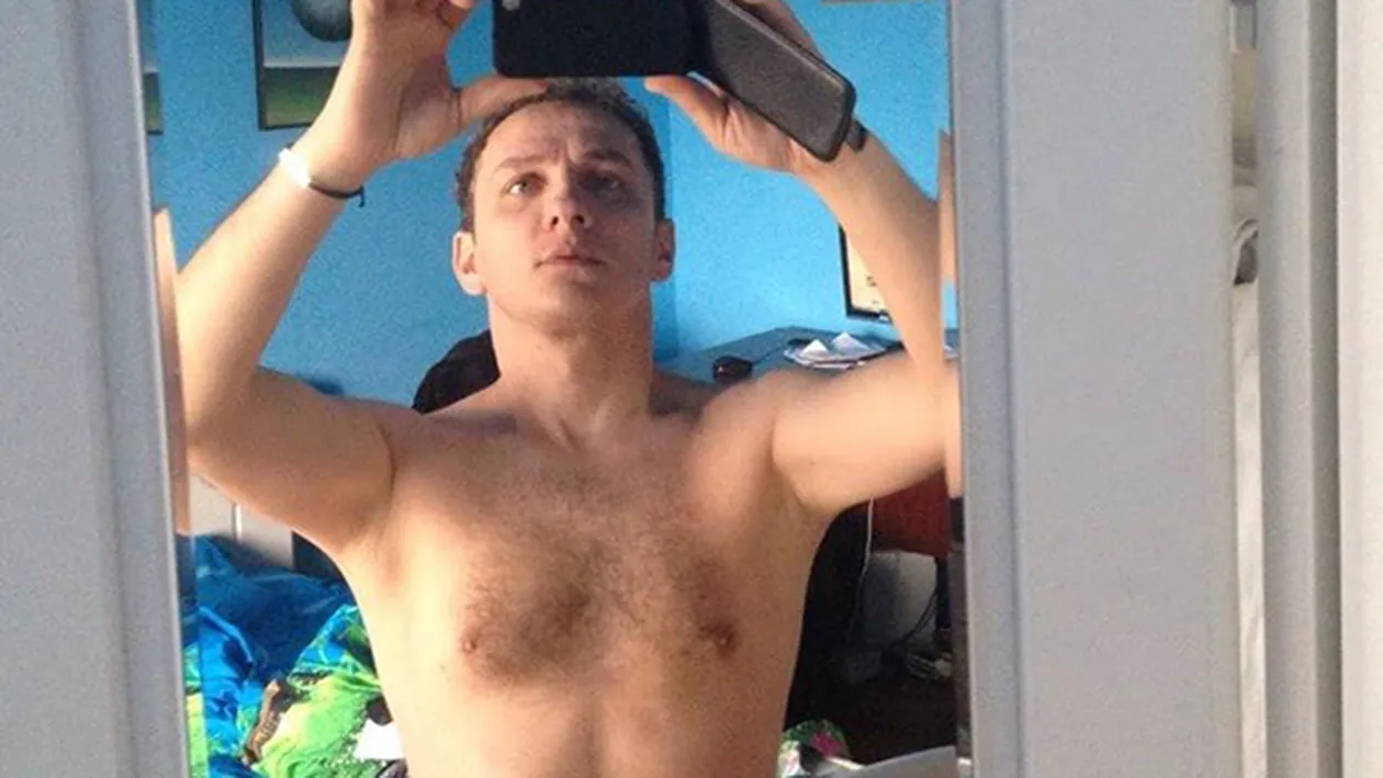 Penibil cu P mare! Mihai Traistariu si-a facut un selfie in chiloti! Cand a realizat ce a facut, a sters imediat poza