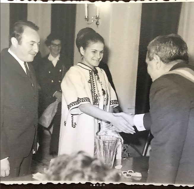 Ce poză și-a pus Anamaria Prodan la profilul ei de pe WhatsApp după moartea mamei sale. Imaginea e extrem de emoționantă