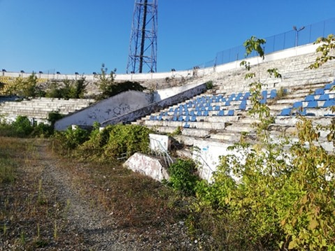 Stadionul Municipal din Bacău, fost ”Dumitru Sechelariu”, a ajuns de nerecunoscut