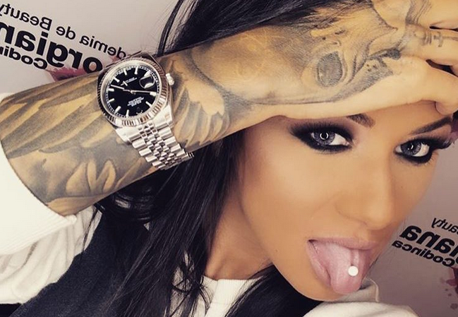 Roxana Vancea s-a pozat goală, cu gogoașa la vedere! FOTO HOT!