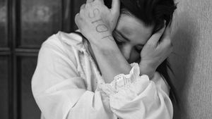 Șocant! O fetiță de 11 ani a rămas gravidă, după ce a fost violată de bunicul vitreg ”A simțit mișcări ciudate în burtă”