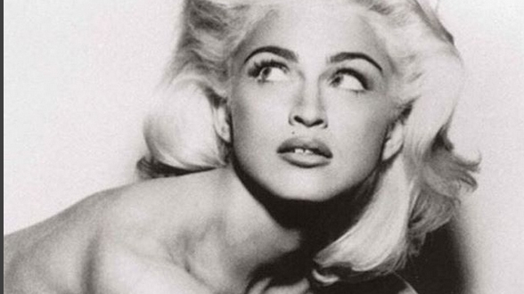 La 58 de ani, MADONNA a pozat goală! Vezi cât de bine arată artista