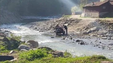 Incendiu devastator în Bacău! S-a descoperit și muniție de război. 175 de oameni încearcă să stingă focul