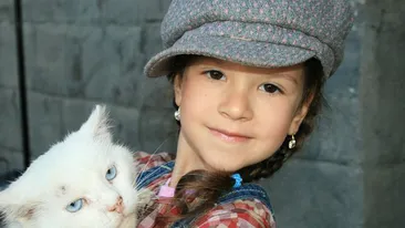 Nu o să-ţi vină să crezi când o să vezi asta! Cu ce a ajuns să se ocupe acum Cleopatra Stratan!