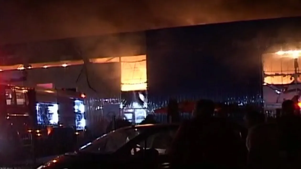 Incendiu puternic într-un hotel din Bucureşti!