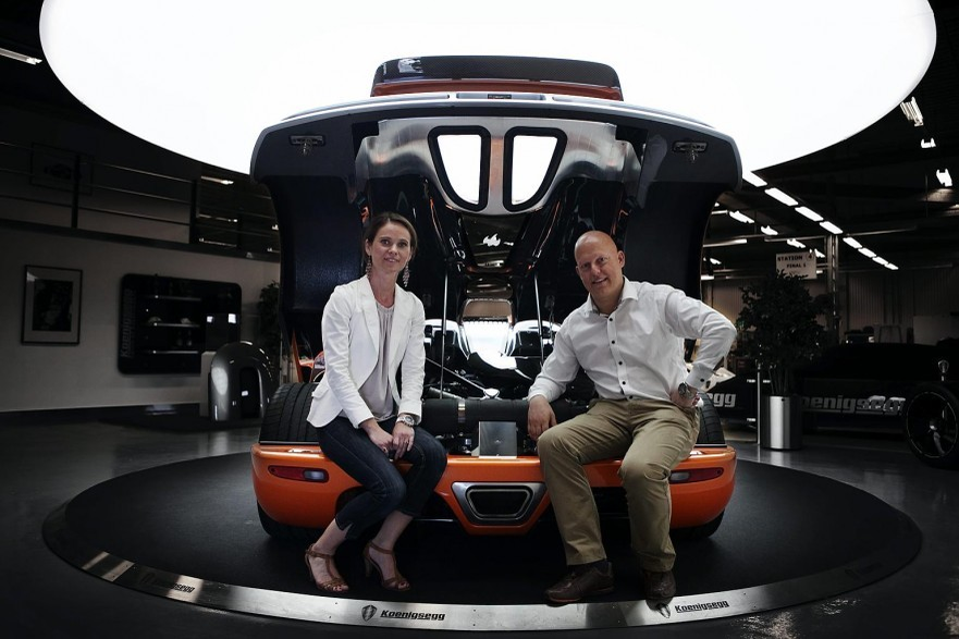 Christian von Koenigsegg și Halldora au fost așezați la mese diferite pentru mega-petrecerea lui Elon Musk (Foto: Instagram)