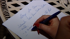 S-a pus in poala mosului si i-a cerut un copil! Am pus mana pe scrisoarea Simonei Sensual catre Mos Craciun