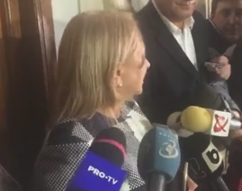 Transformare radicală de look. Cum s-a afişat în public premierul desemnat al României, Viorica Dăncilă!