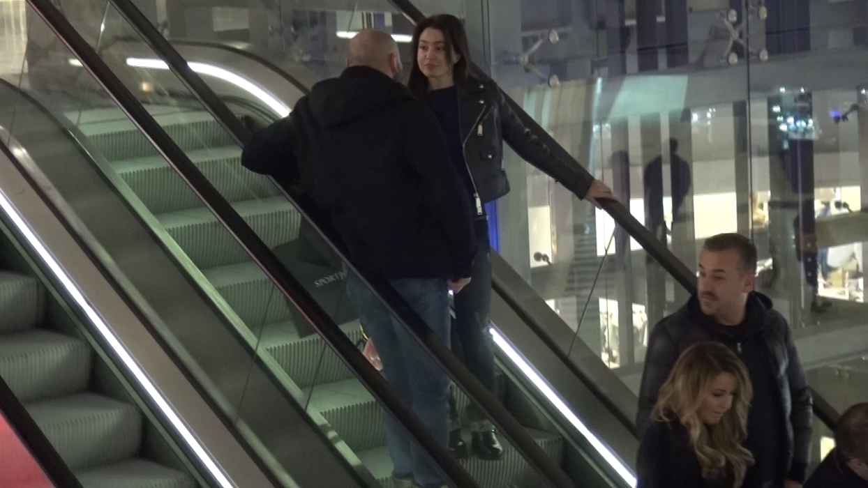 Bogdan Stelea & iubita plătesc parcarea ”fifty-fifty”!
