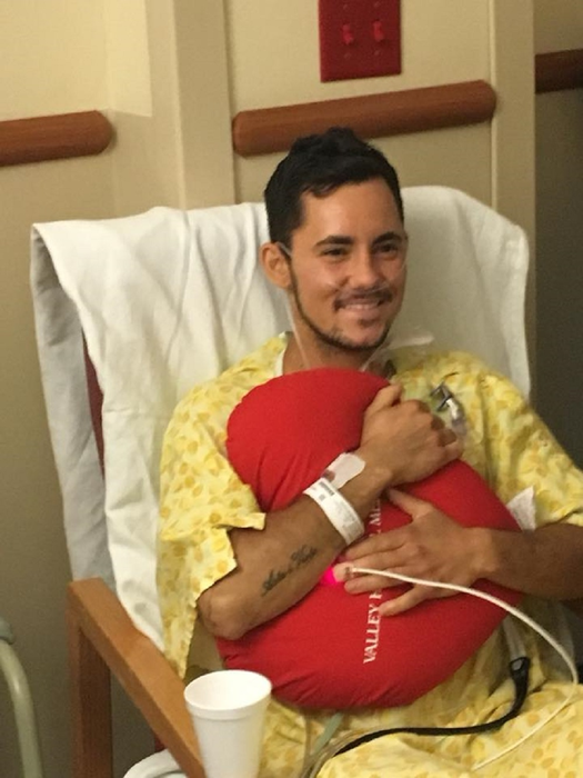 Luca Iclodean, românul rănit în urma atacului sângeros din Las Vegas, a ieşit de la Terapie Intensivă, iar starea lui de sănătate se ameliorează. Sursa foto: Facebook