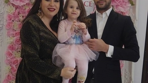 De la divorţ la familia perfectă! Oana Roman şi Marius Elisei şi-au adus fetiţa în platou şi micuţa i-a dat de gol: ”Mă ceartă!”