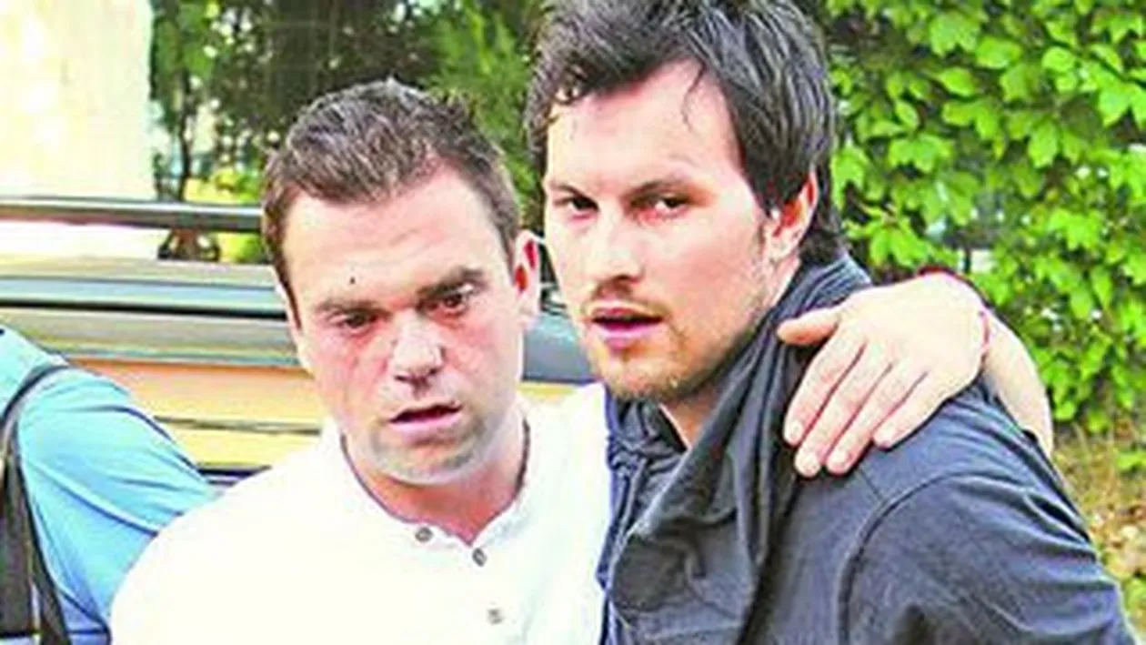 S-a facut praf dupa concert! Sosia celebrului cantaret Robbie Williams si-a golit stomacul in fata clubului