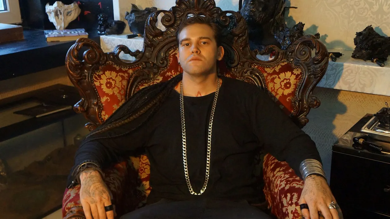 Esti tatuat si mergi la mare de 1 Mai? Specialistii te atentioneaza: ce trebuie sa faci in acest caz!