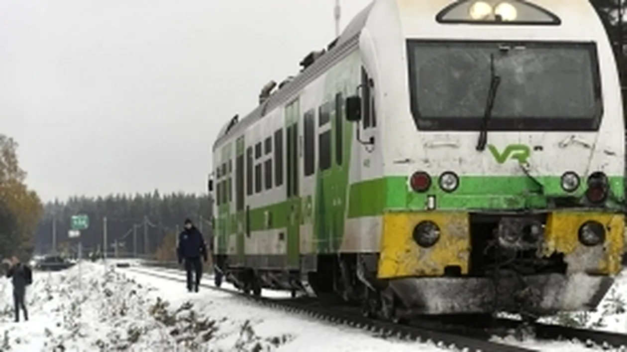 Tragedie pe calea ferată! Patru morţi şi 11 răniţi, după ciocnirea unui tren cu un vehicul militar