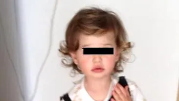 Uite ce frumoasa e fetita Antoniei! Maya poarta hainele de scena ale mamei!