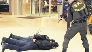 Alertă pe Aeroportul Otopeni! Un vietnamez, prins cu materiale radioactive! În acel timp, premierul Dăncilă primea la Palatul Victoria o delegație din Vietnam