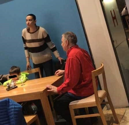 Mădălin Voicu şi-a scos noua familie la mall