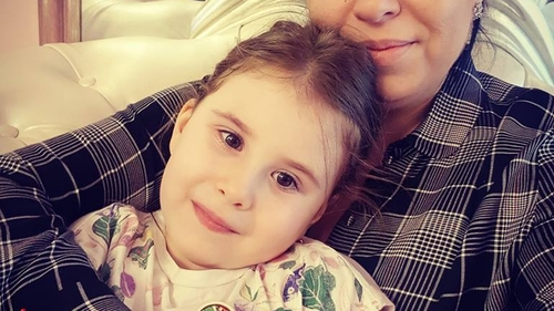 Oana Roman, la spital cu fetița ei: ”Sperăm că totul o să fie bine...”