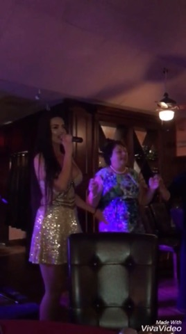 Loulou, iubita lui Luis Lazarus, se află în această perioadă în SUA, unde susţine concerte în mai multe state, dar şi la Miami, în restaurantul lui Cristi Borcea