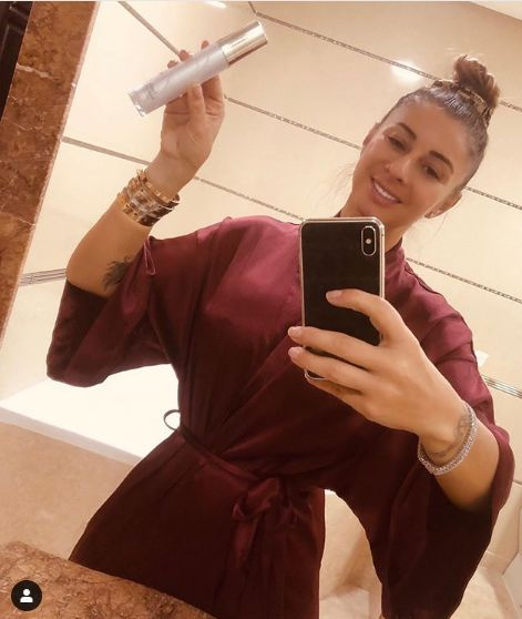 Anamaria Prodan nu mai are inhibiții de când a slăbit. S-a dezbrăcat de pantaloni și le-a arătat tuturor ce culoare au chiloțeii ei