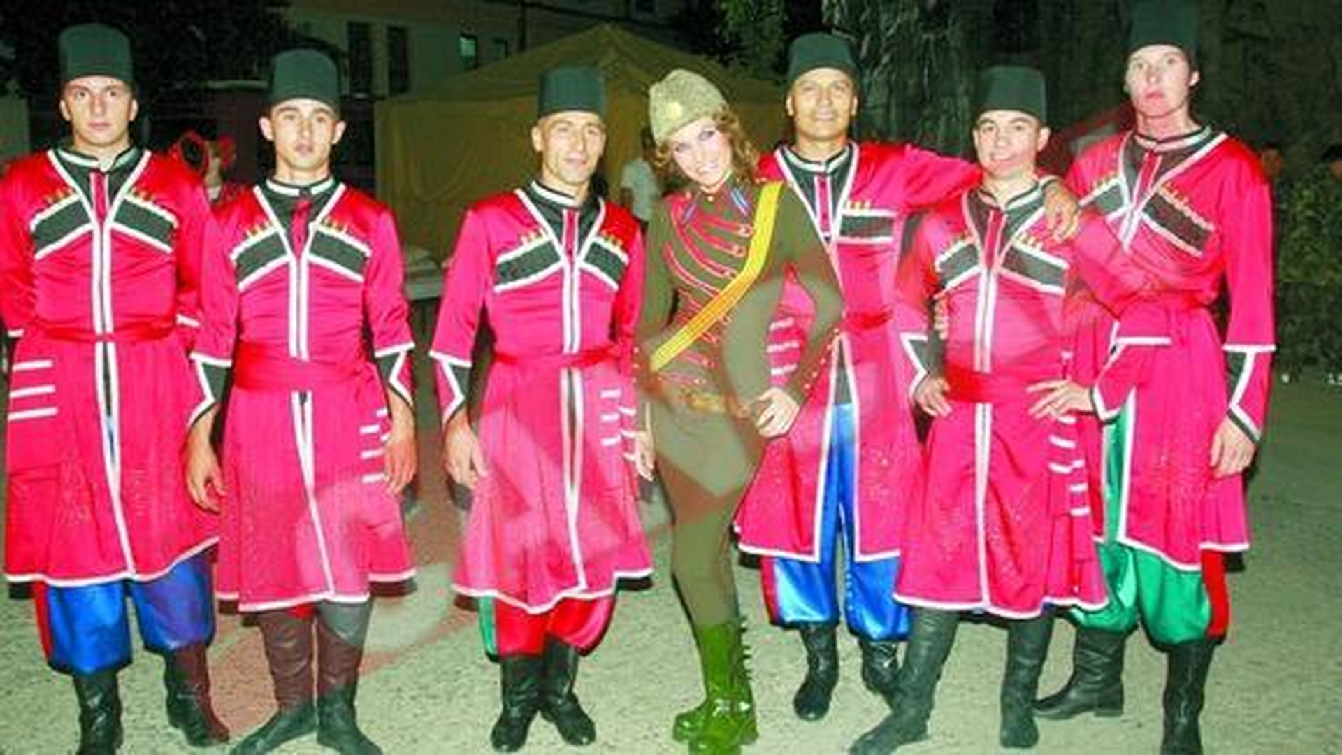 Lesko a rezervat 10 camere pentru cazaci