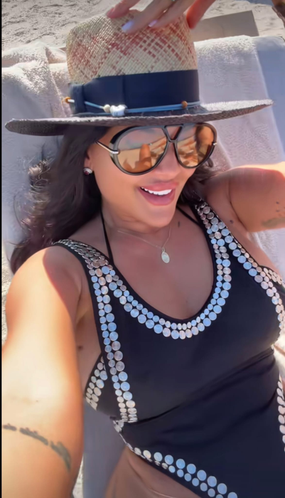 Roxana Dobre a atras toate privirile la plajă. Cum s-a afișat soția lui Florin Salam