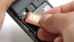 Probe de "foc" pentru achiziţionarea unei simple cartele SIM! Cumpărătorii vor fi supuşi unei scanări faciale şi trebuie să permită colectarea amprentelor